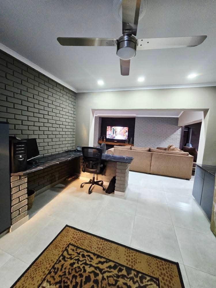 5 Bedroom Property for Sale in Irene Park North West